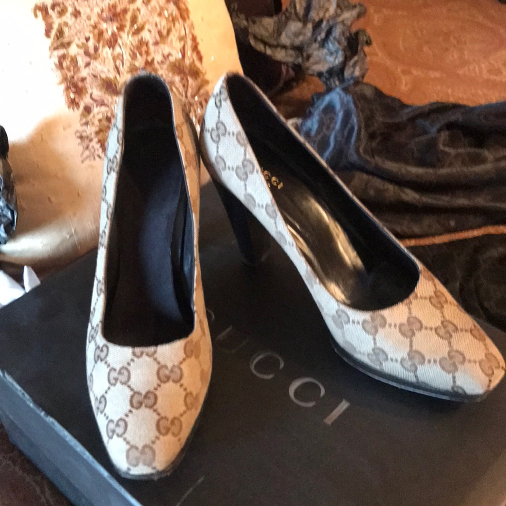 Gucci pumps